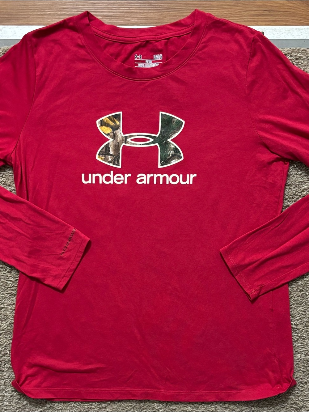 Under Armour Womans Lg Hot Pink Long Sleeve Tee with Camo Logo Like New